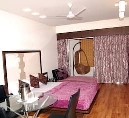 undefined Hotel Paradise 4