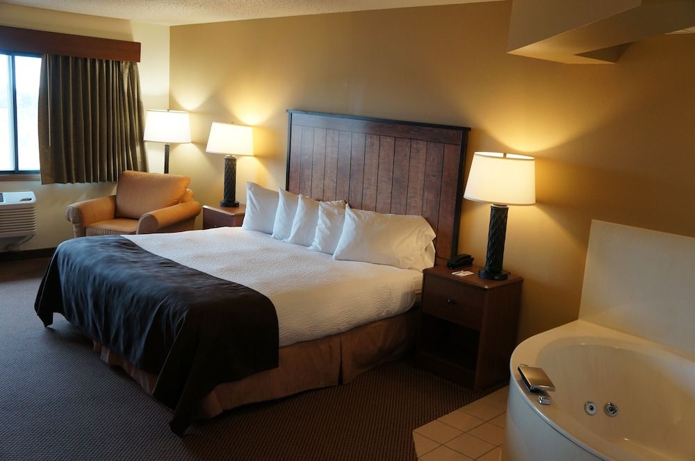 Suite, 1 King Bed, Non Smoking (Second Floor)