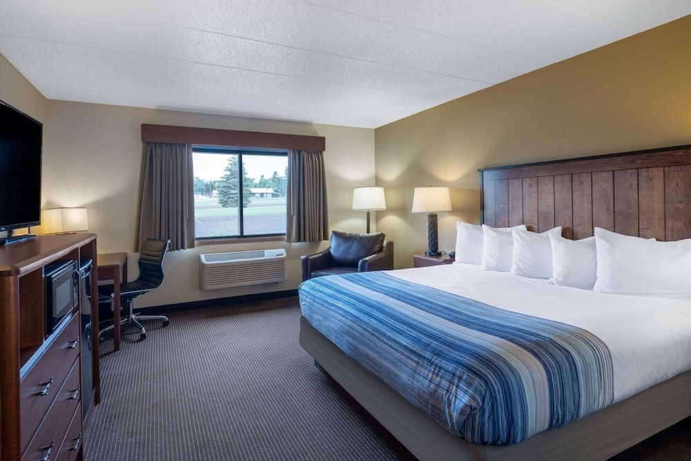 Suite, 1 King Bed, Accessible, Non Smoking