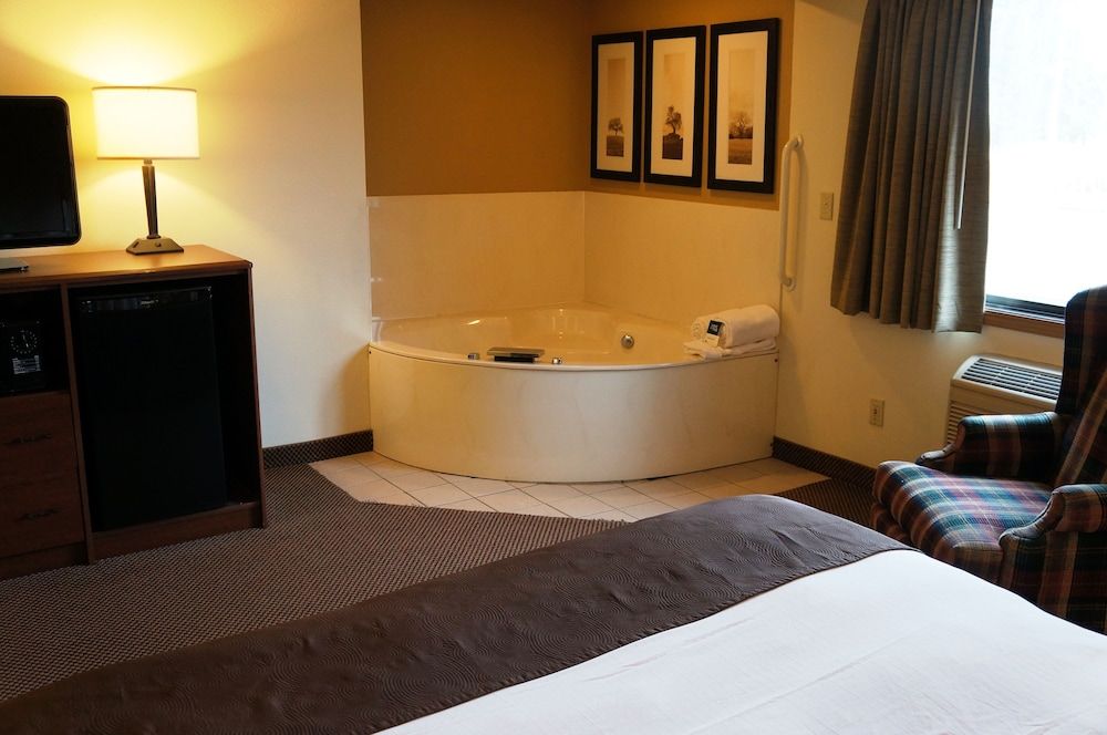 Suite, 1 King Bed, Accessible, Non Smoking