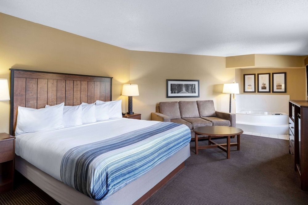 Superior Suite, 1 King Bed, Non Smoking (Second Floor)