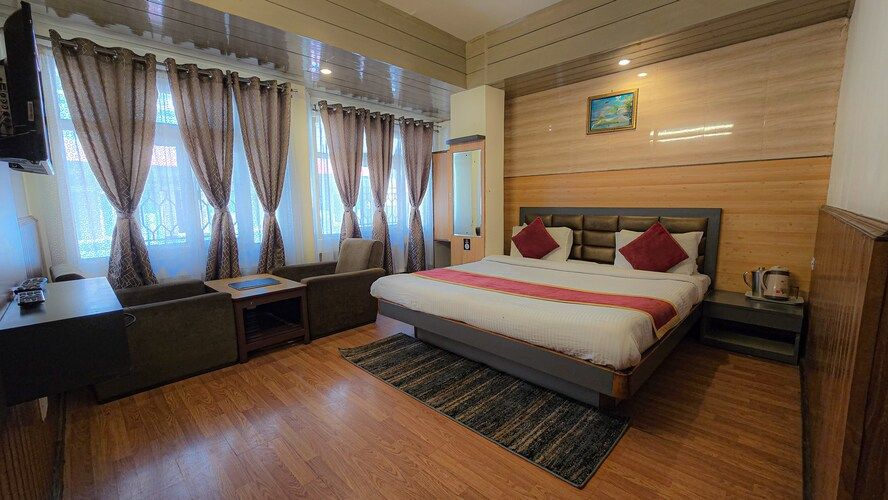 Deluxe Room (No View)