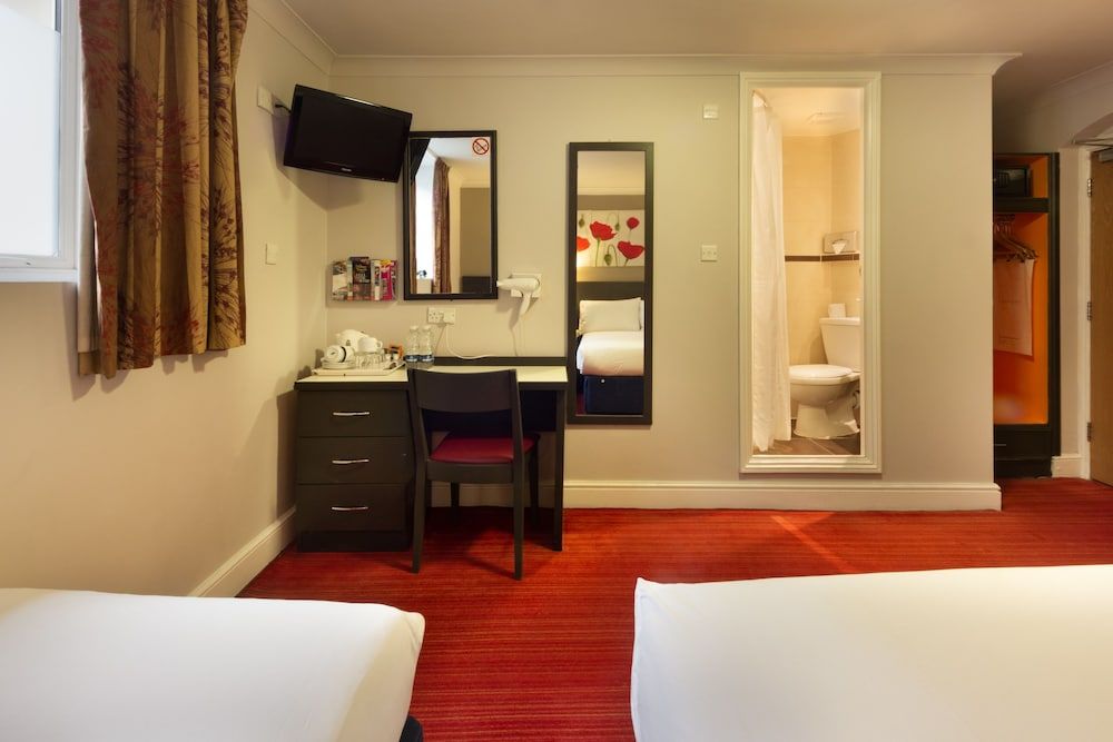 Comfort Inn London - Westminster Family Room 3