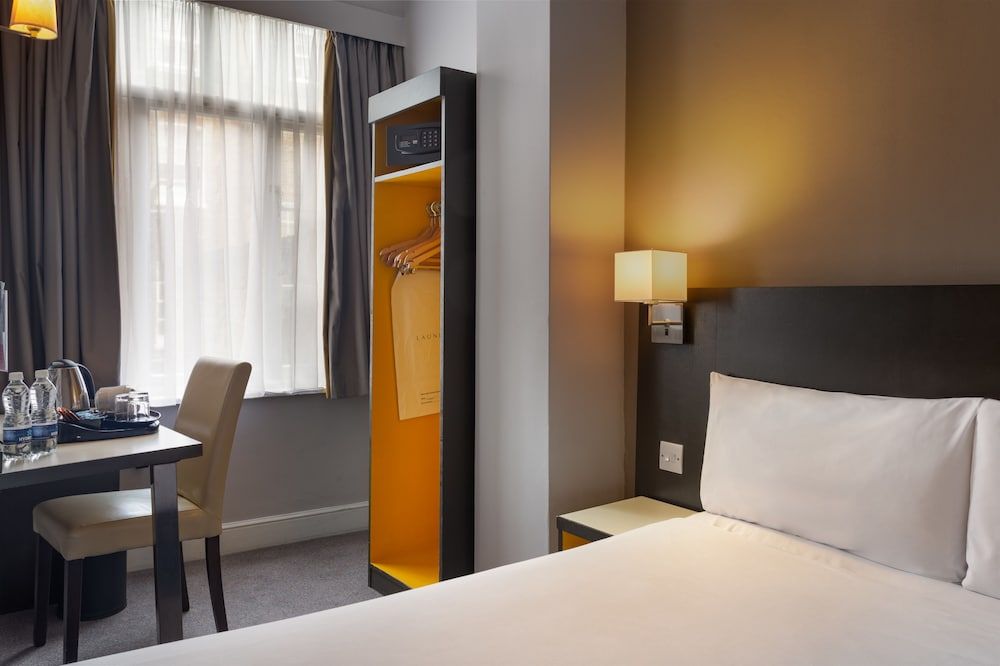 Comfort Inn London - Westminster Family Room 4