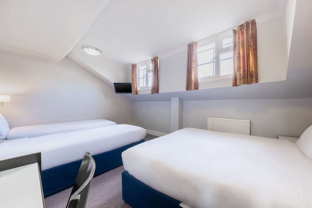 Comfort Inn London - Westminster Family Room 6