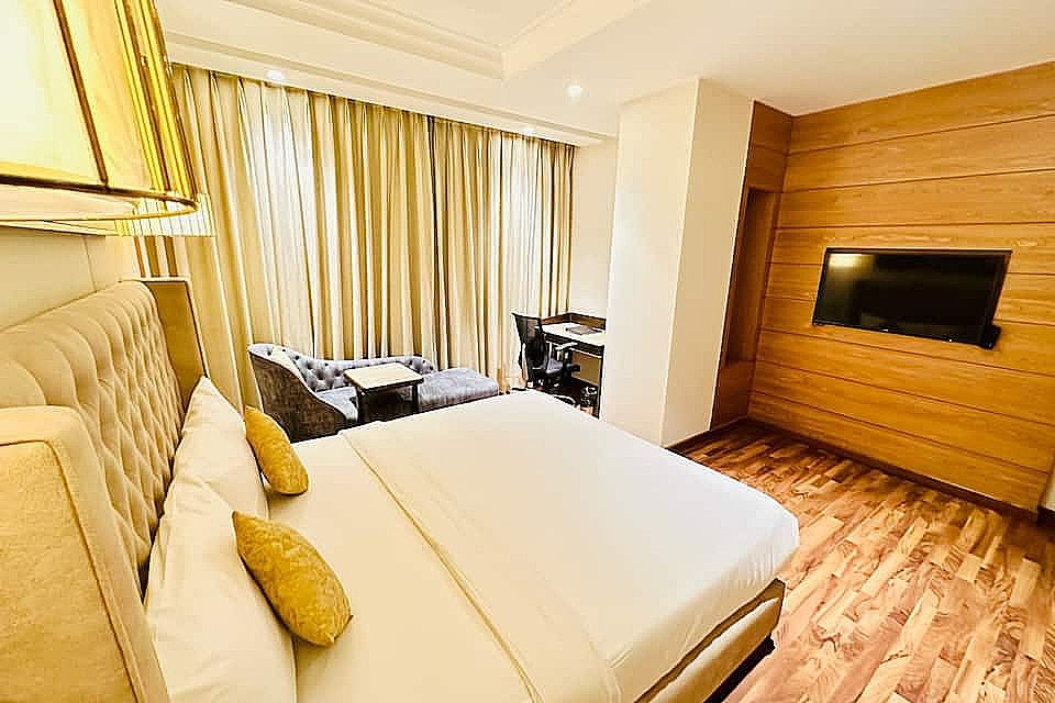 Maryland Group Hotel Executive Room 9