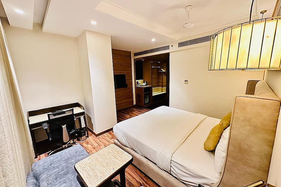 Maryland Group Hotel Executive Room 7