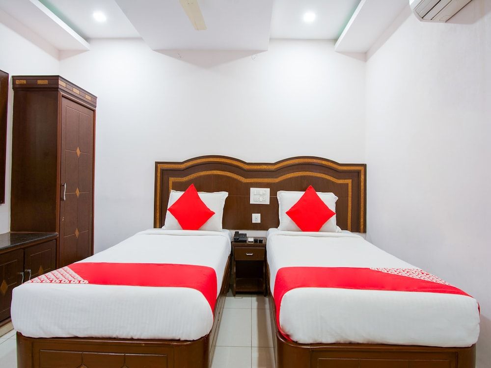 OYO 15936 Hotel Gnr Residency Double or Twin Room 4