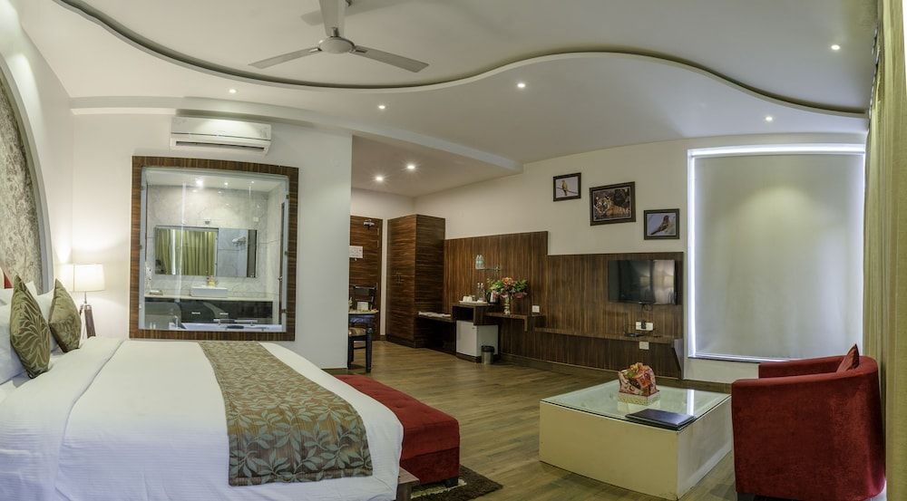 Winsome Resort & Spa Presidential Room, 1 King Bed 3