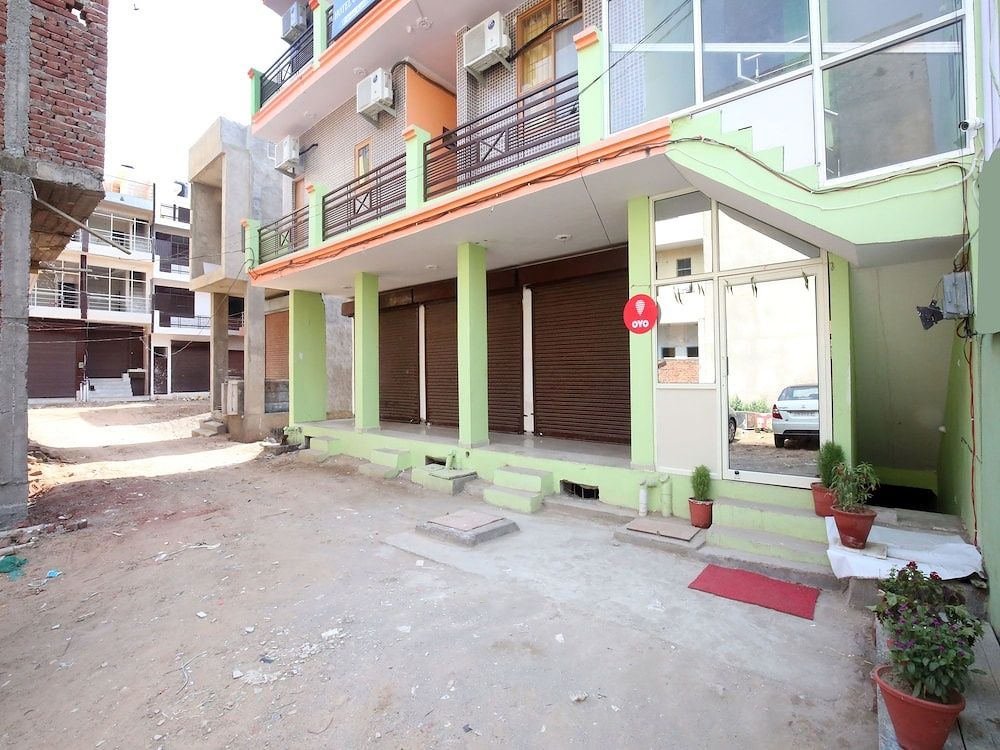undefined OYO Hotel Comfort 3