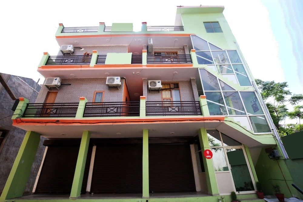 undefined OYO Hotel Comfort 4