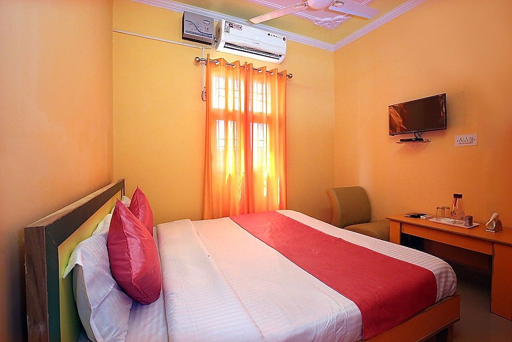 undefined OYO Hotel Comfort 2