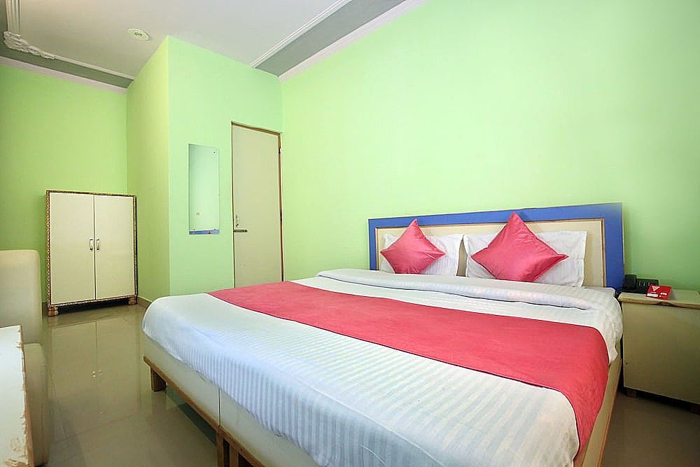 undefined OYO Hotel Comfort 7