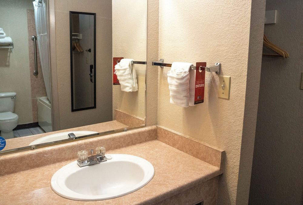 Americas Best Value Inn Lynnwood Seattle Room, 2 Queen Beds, Non Smoking 5