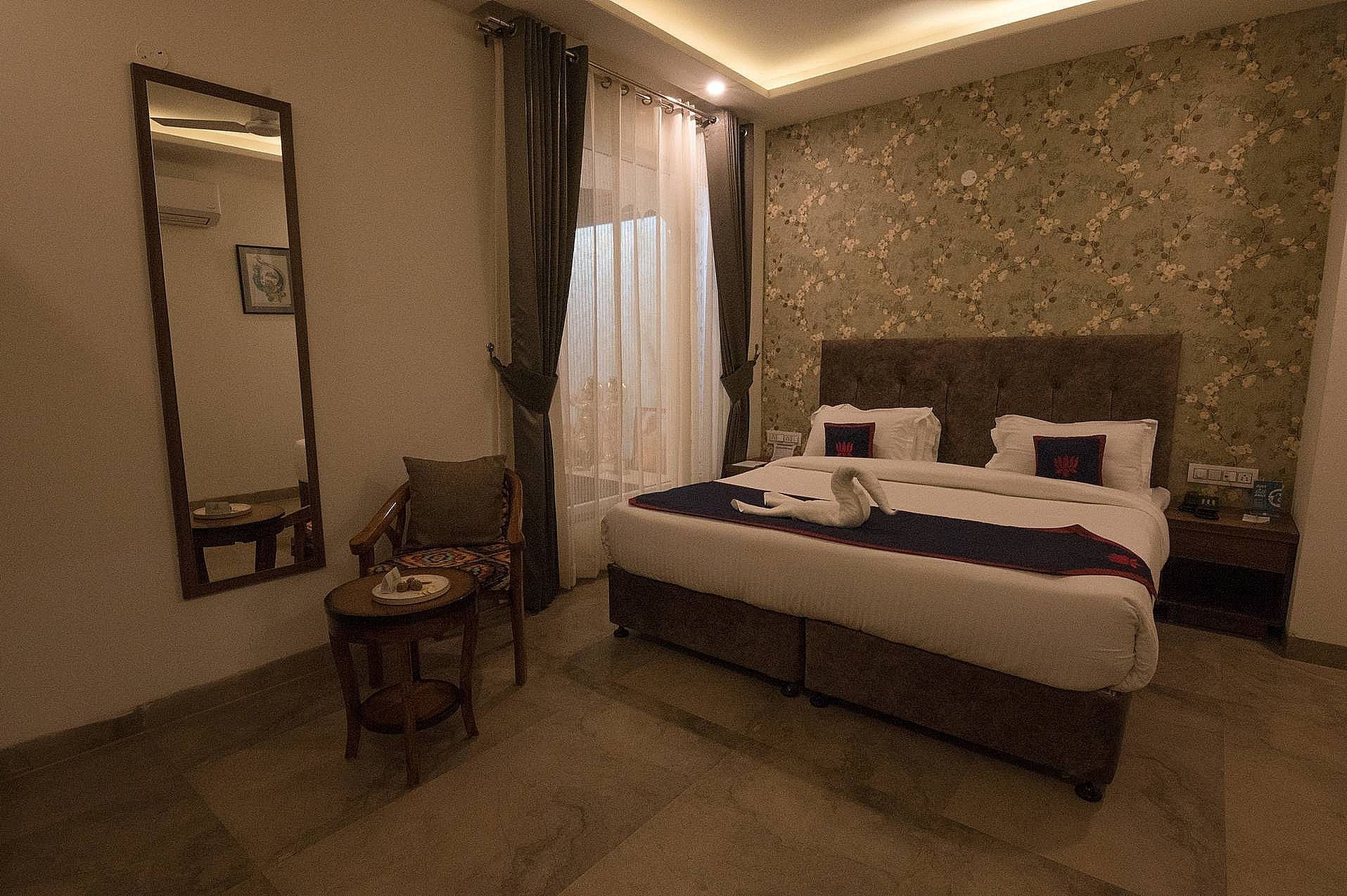 HOLYWATER Hotel by Ganga Kinare (150 mts from Ganga Ghat) Deluxe Room 3