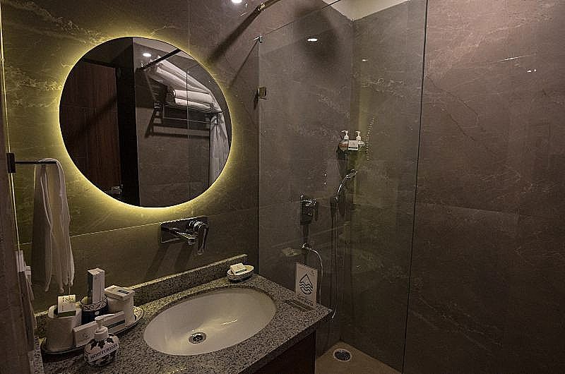 HOLYWATER Hotel by Ganga Kinare (150 mts from Ganga Ghat) Deluxe Room 5