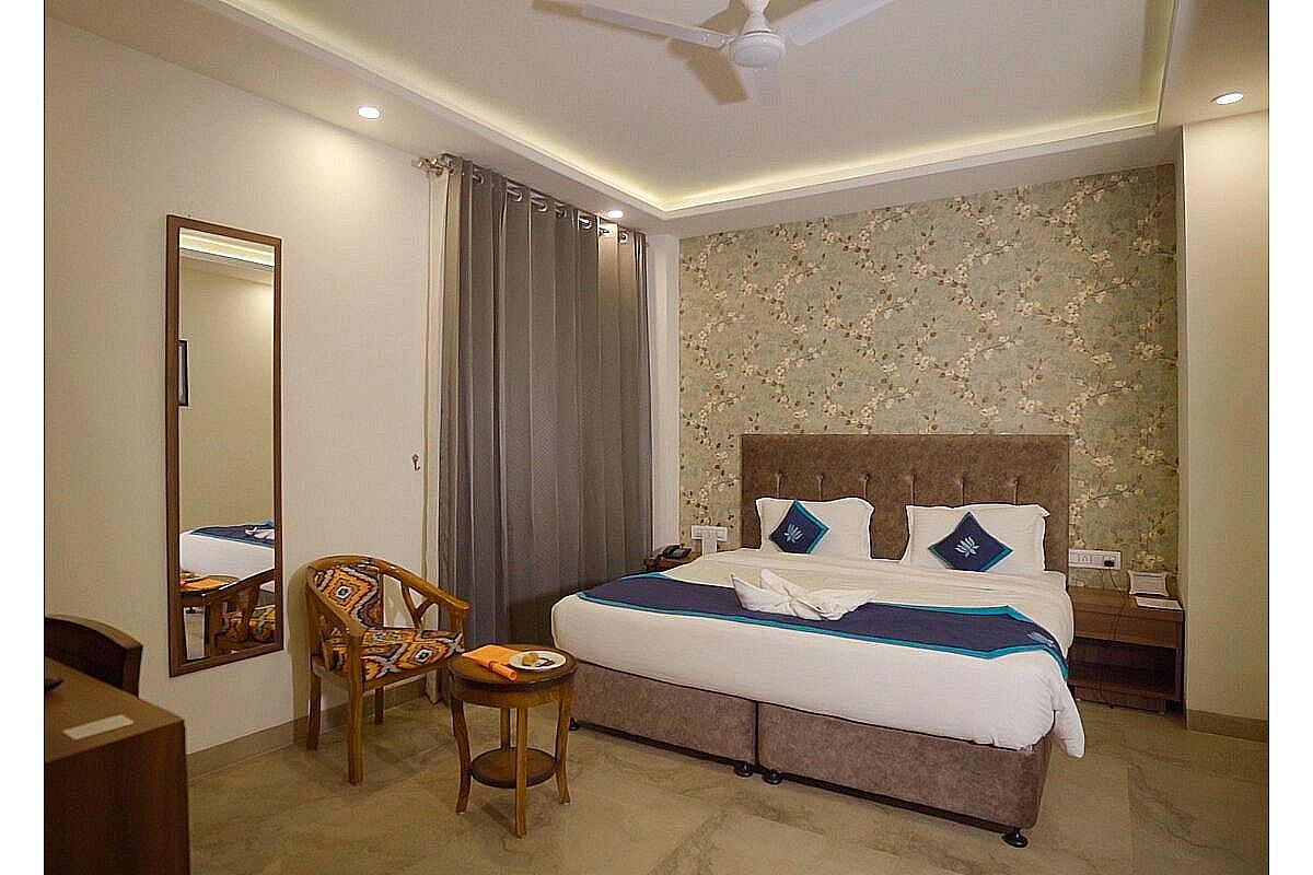 HOLYWATER Hotel by Ganga Kinare (150 mts from Ganga Ghat) Deluxe Room 2