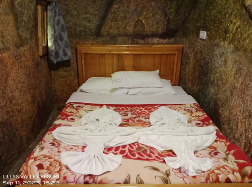 Mountain Castle Cave Suite
