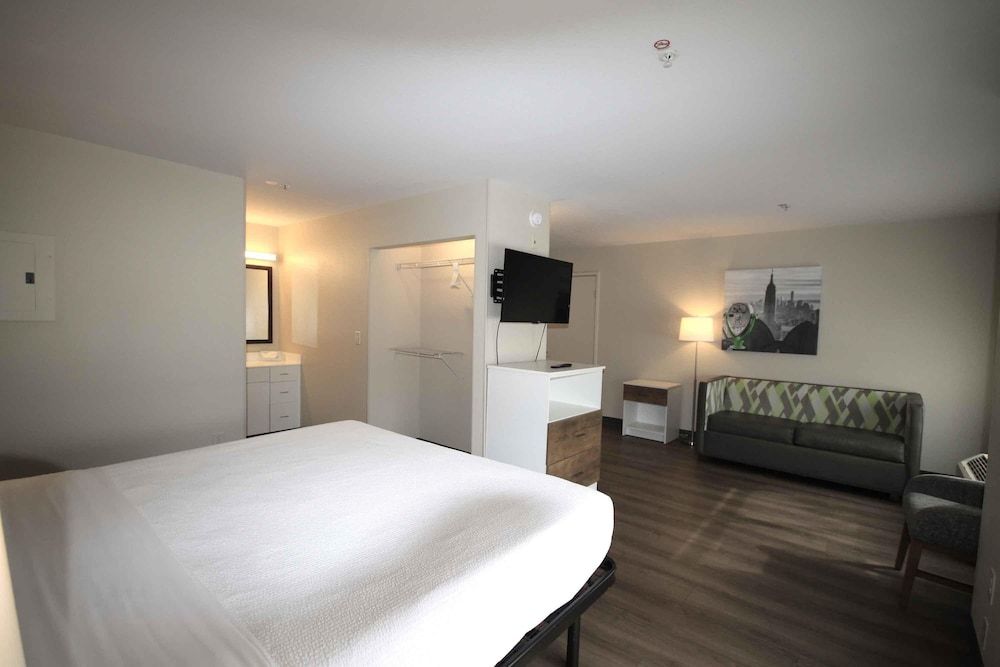 Deluxe Studio, 1 King Bed with Sofa bed, Non Smoking