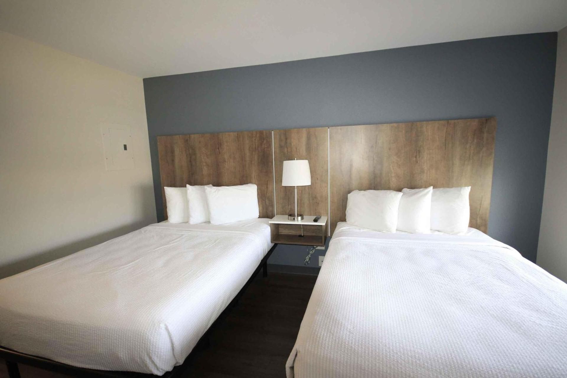 1 Bedroom Suite 2 Full Non-Smoking