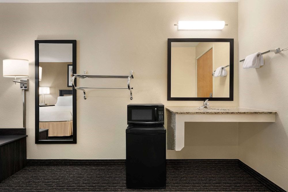 Room, 1 Queen Bed, Accessible, Non Smoking
