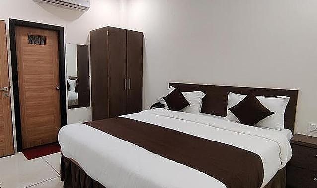 FabHotel Golden Rays Deluxe Room 3