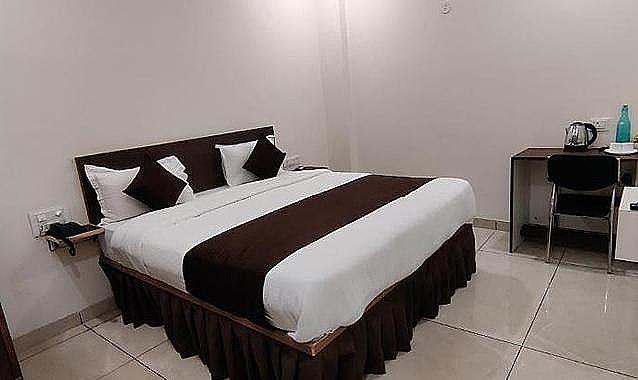 FabHotel Golden Rays