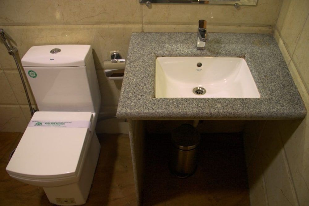 JAIN GROUP HOTEL PINK MOUNTAIN (5 min walking from Mall Road ) Signature room 6