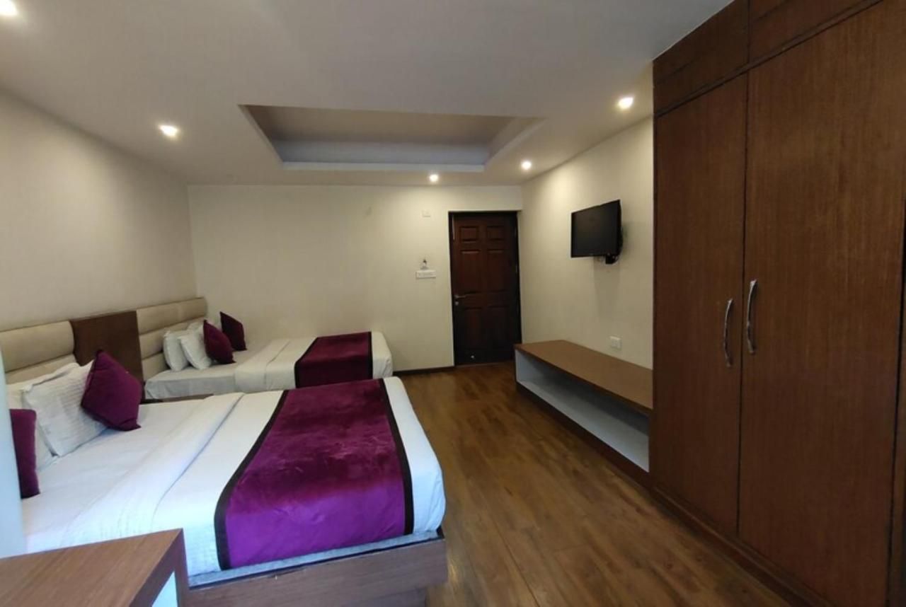 JAIN GROUP HOTEL PINK MOUNTAIN (5 min walking from Mall Road ) Signature room 3
