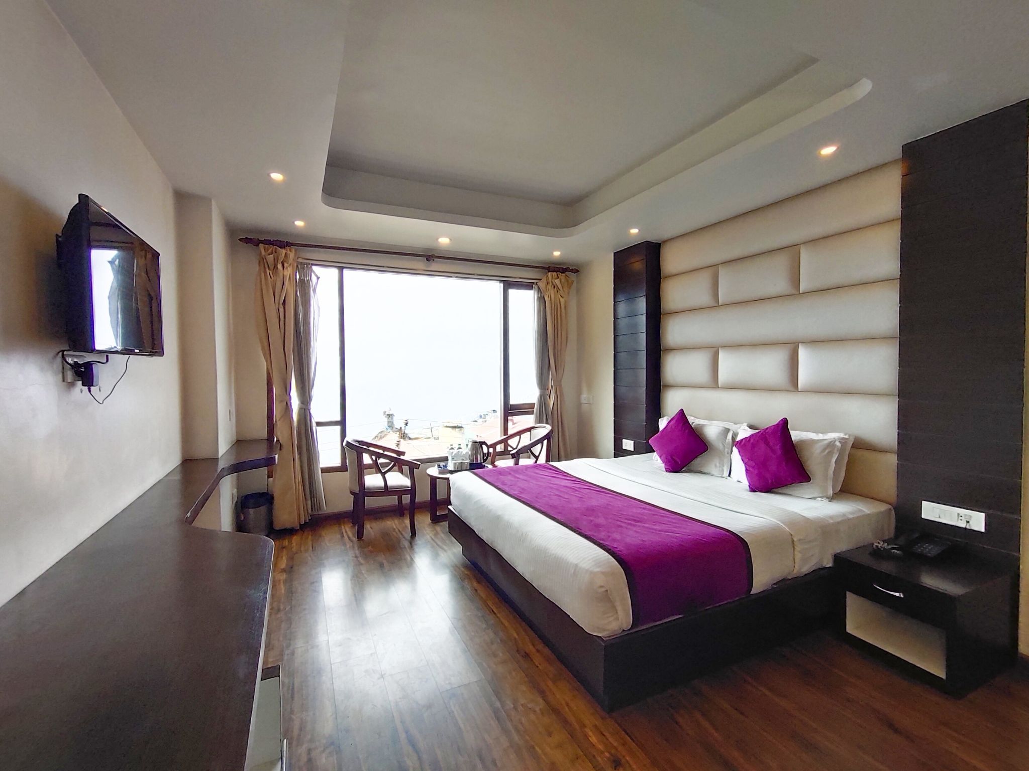 JAIN GROUP HOTEL PINK MOUNTAIN (5 min walking from Mall Road ) Signature room