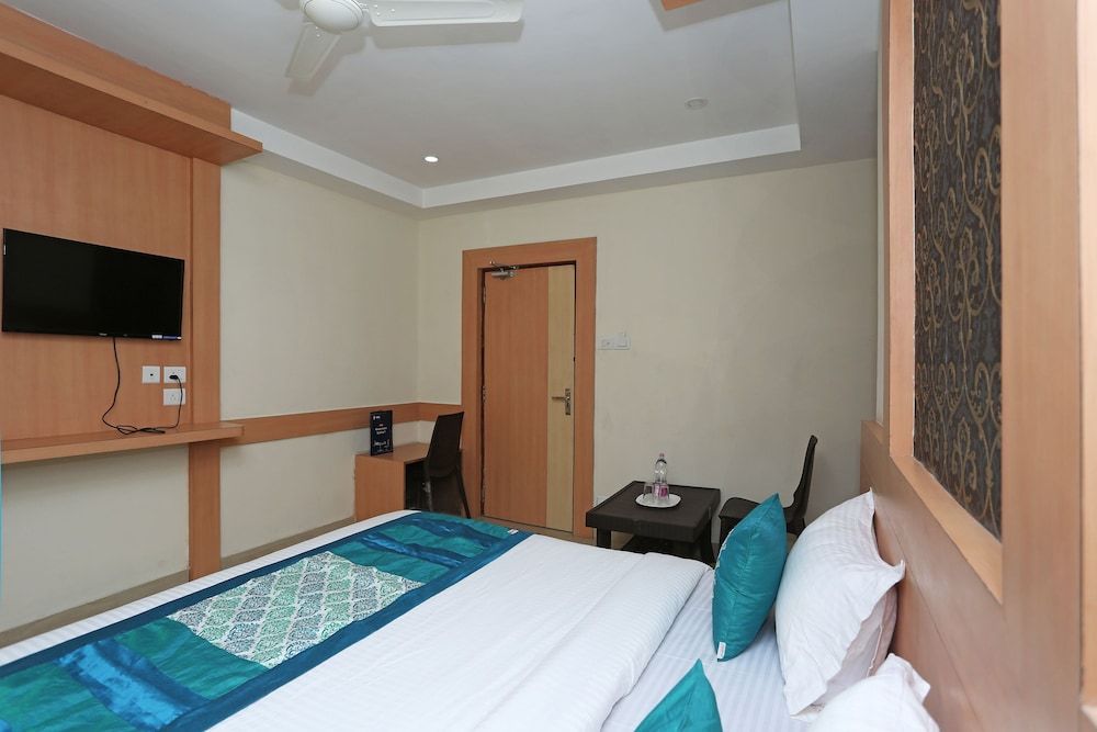 undefined OYO 9048 Hotel Lucifer 10