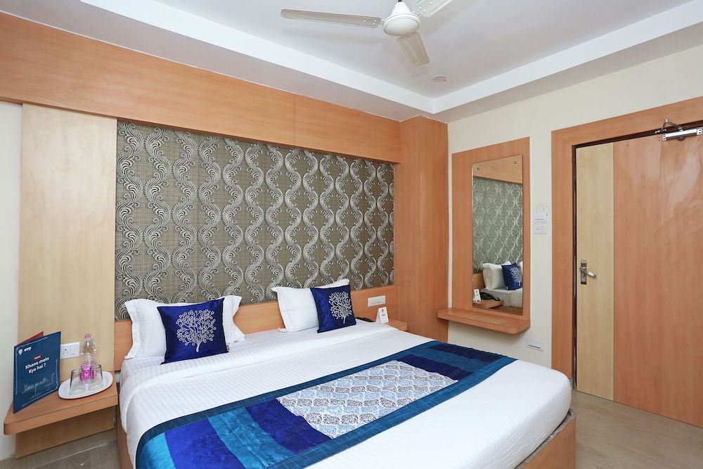 undefined OYO 9048 Hotel Lucifer 5