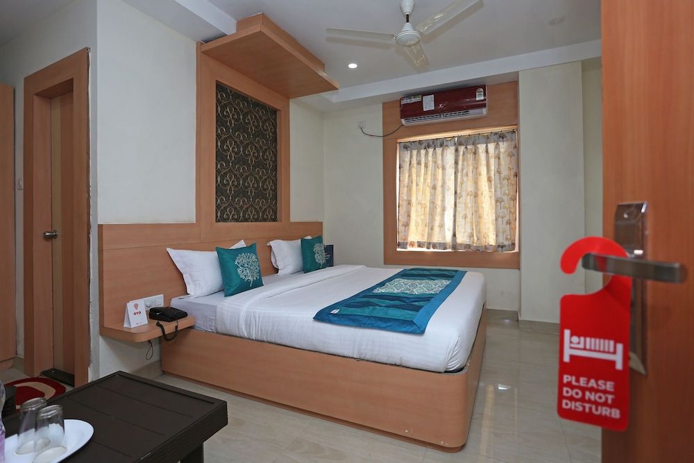 undefined OYO 9048 Hotel Lucifer 7