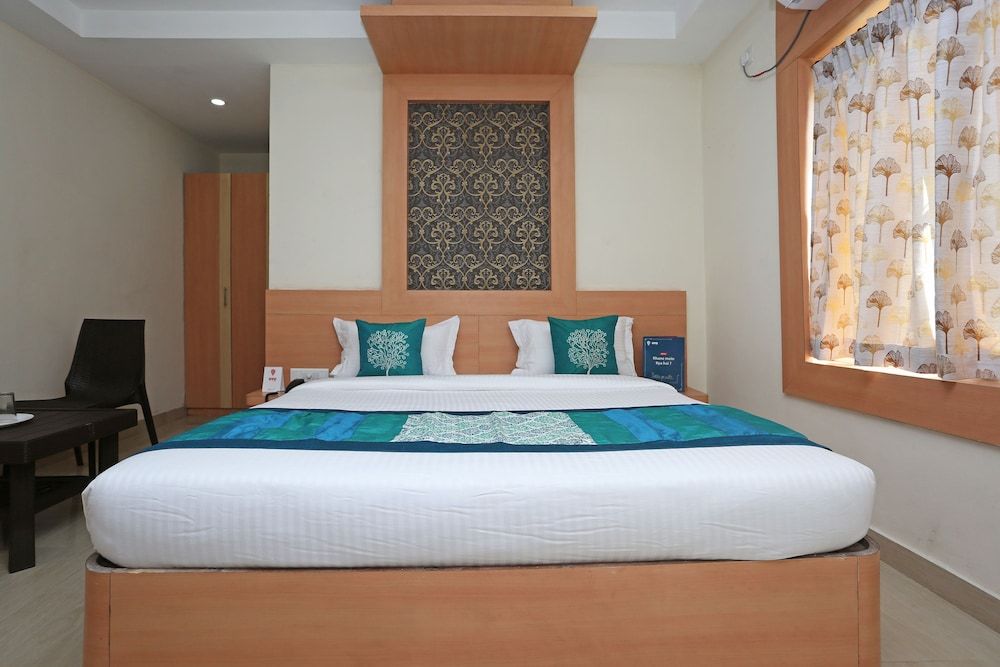 undefined OYO 9048 Hotel Lucifer 8