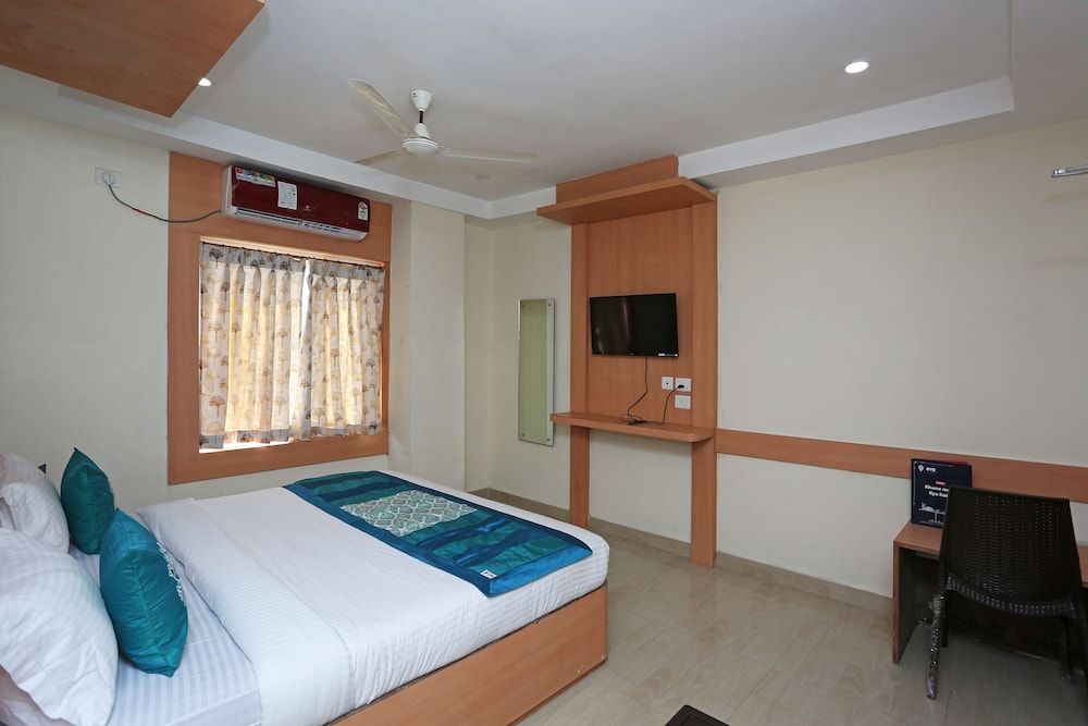 undefined OYO 9048 Hotel Lucifer 6