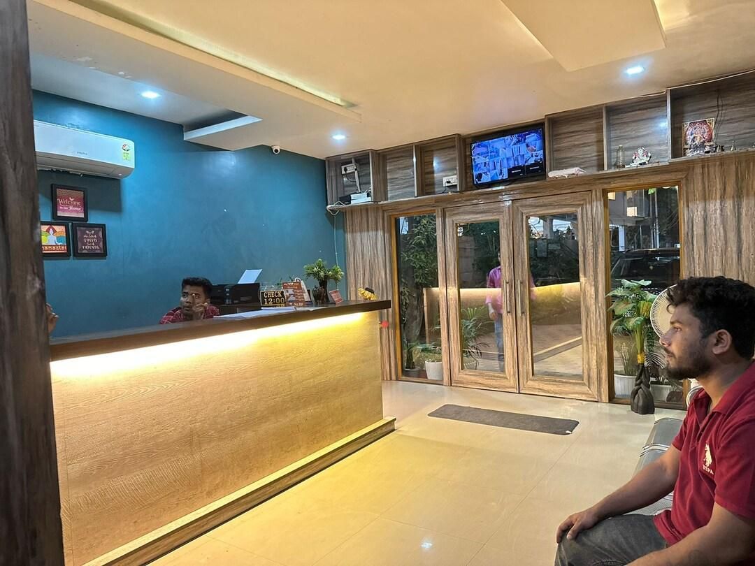 undefined Vaccinated Staff- OYO 9924 Lisa Guest House 5