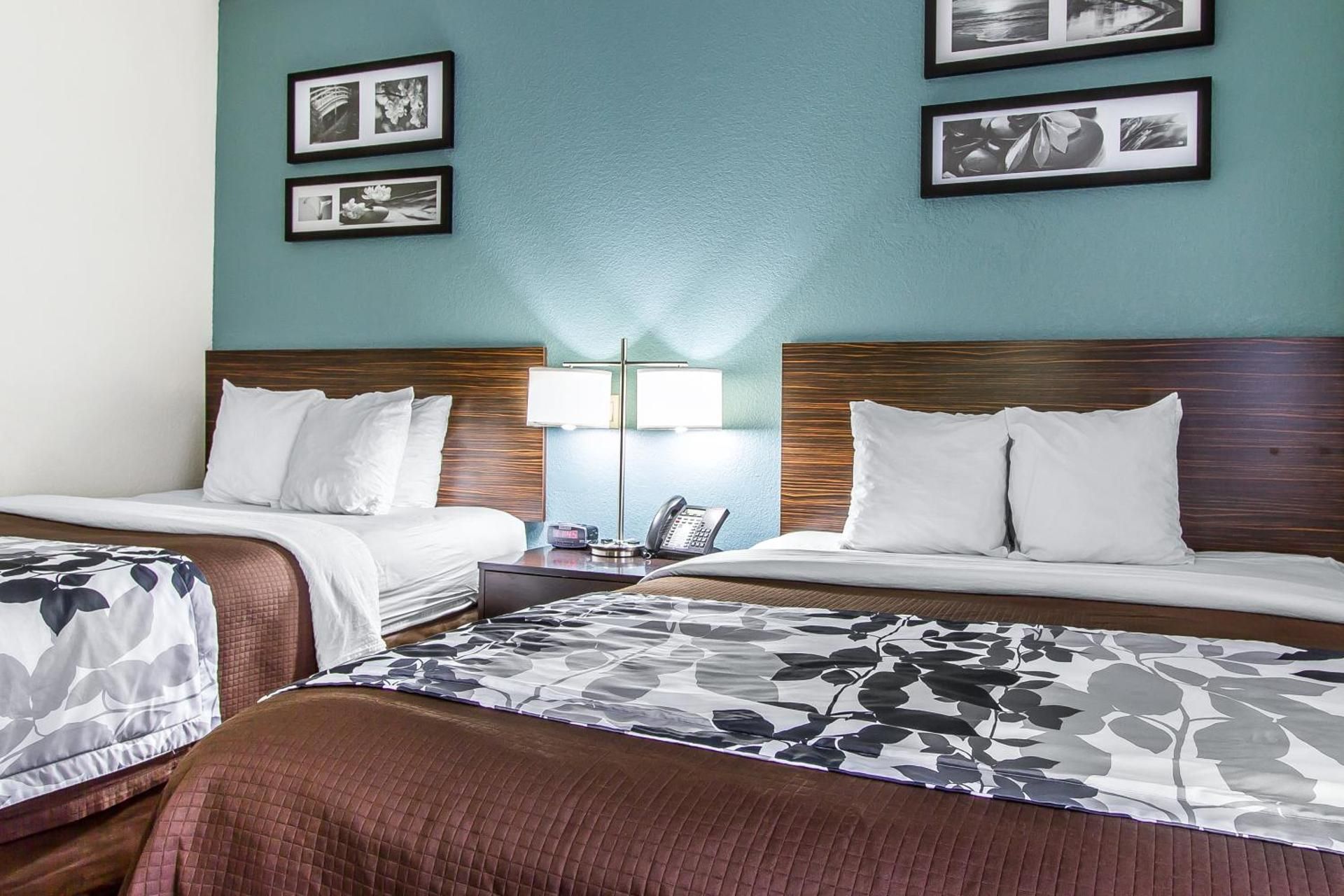 2 Double Beds, Suite, Nonsmoking