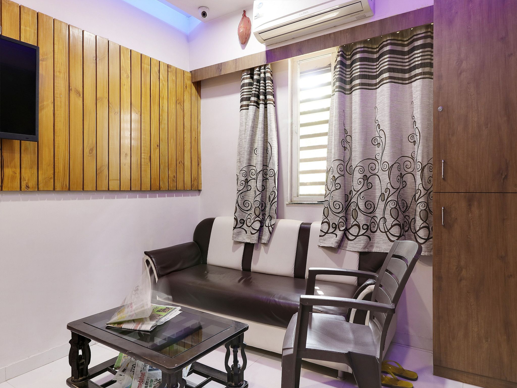 undefined Hotel Satellite Inn 2