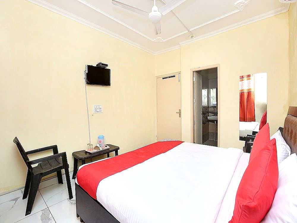 undefined OYO 16695 Hotel Sun View 2