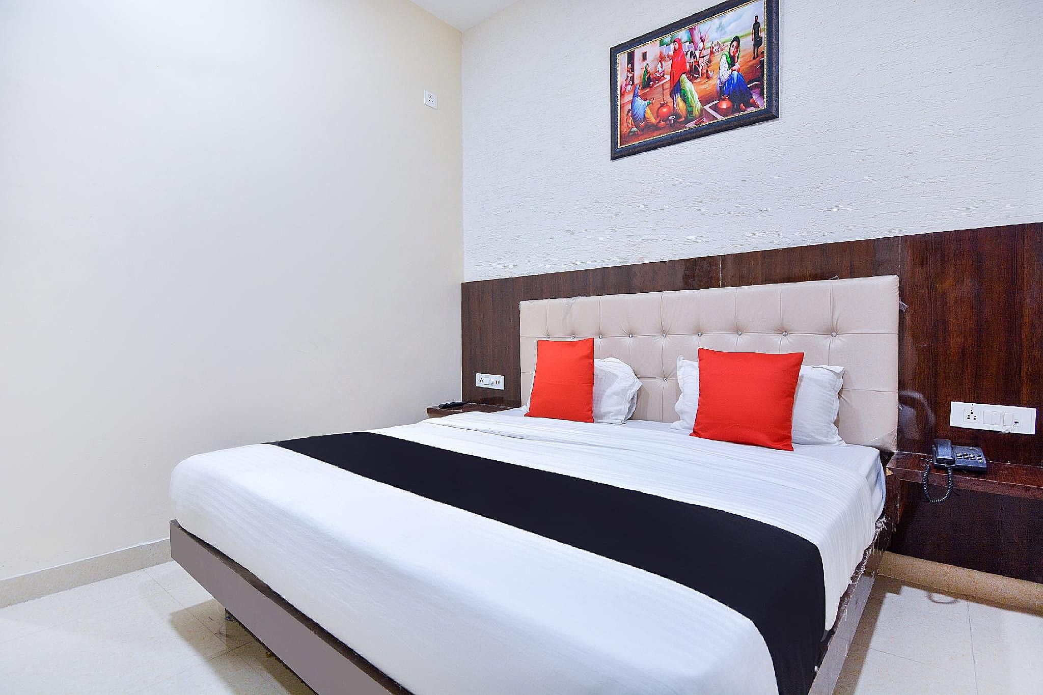 Capital O Moments Inn Deluxe Room 3