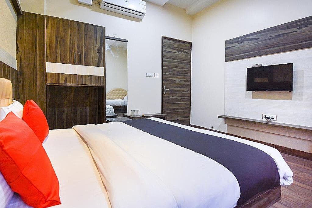 Capital O Moments Inn Deluxe Room 5