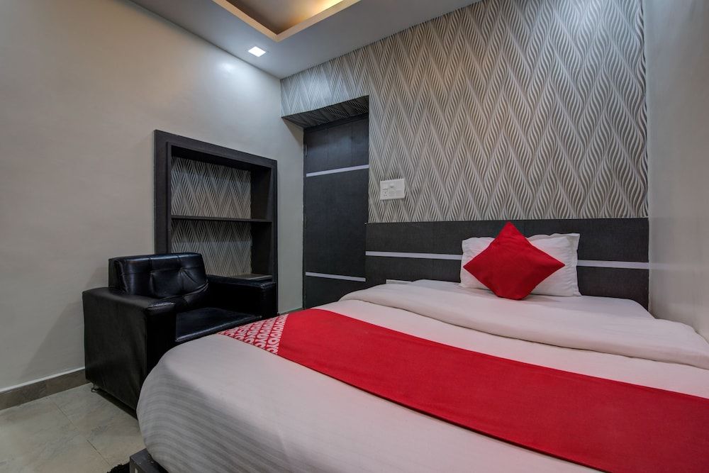 OYO 17188 A K Residency Single Room, 1 Queen Bed