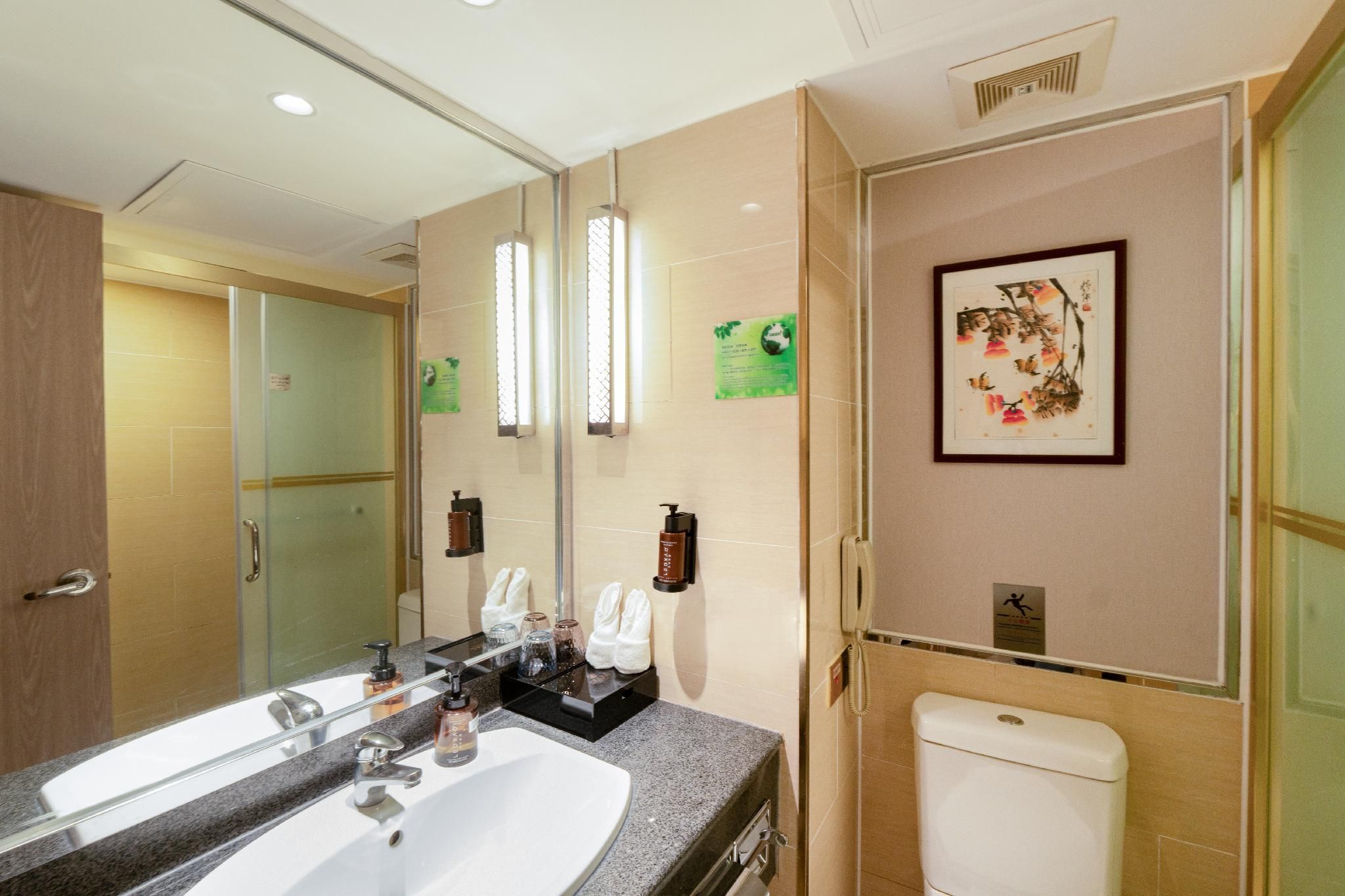 Hotel Landmark Canton Elegant River View Twin Bedroom 3