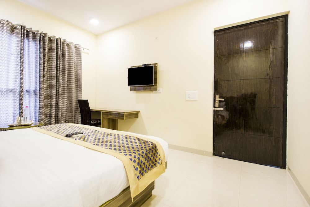 Kelvish Hotel Premium Double Room 14