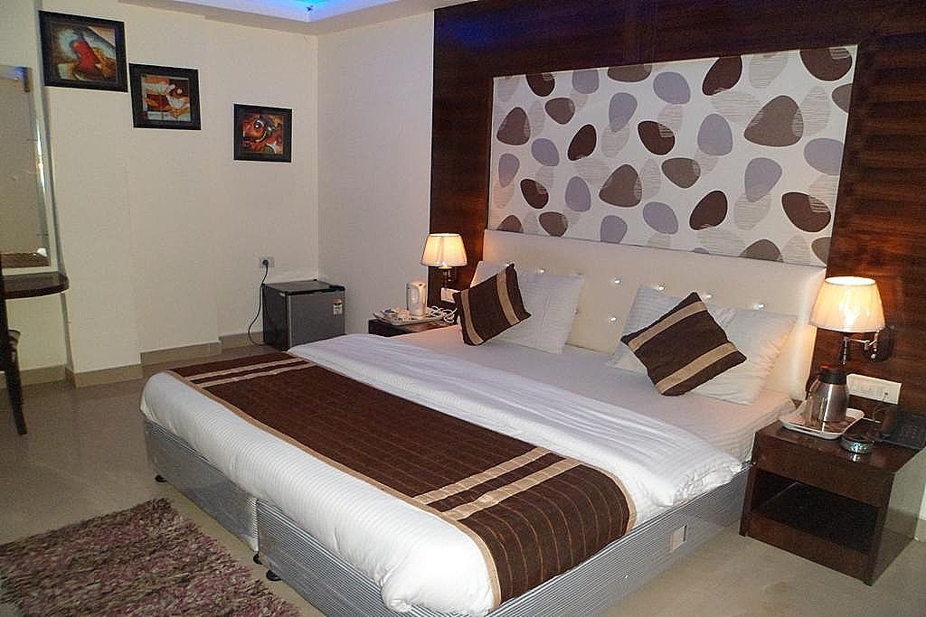Hotel Arjun @ Paharganj Deluxe Room with Complimentary Wi-Fi 3