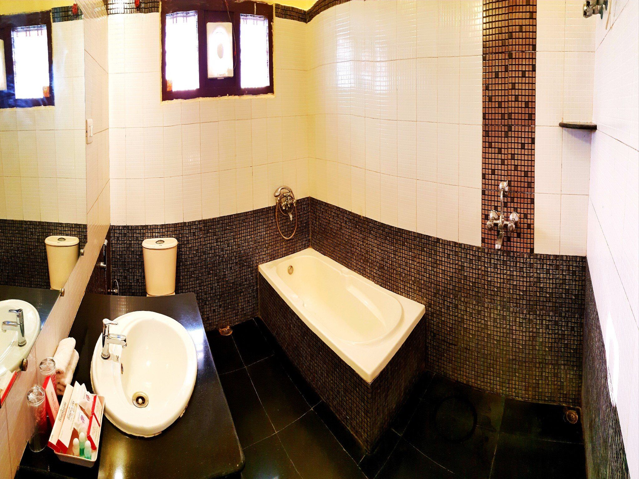 Hotel Diamond Glory Diamond Deluxe AC (Ground floor) 3