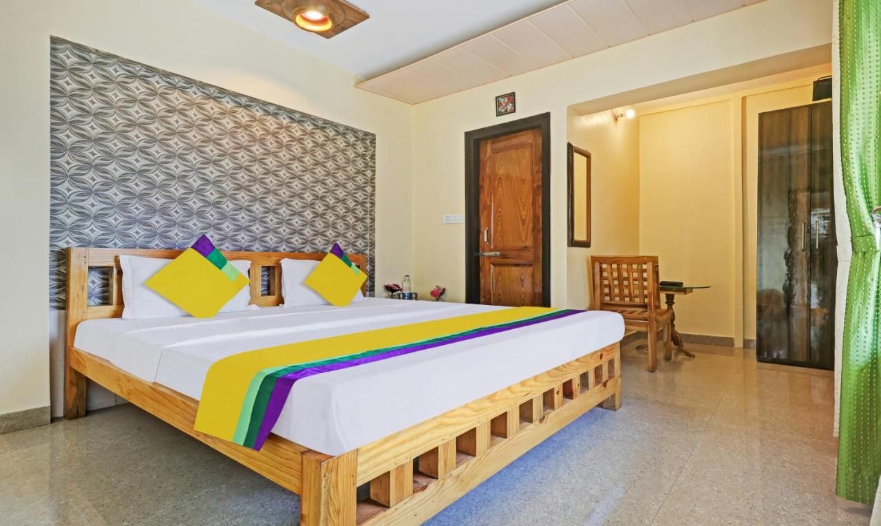 Itsy By Treebo - Drishti Cottage Oak 4