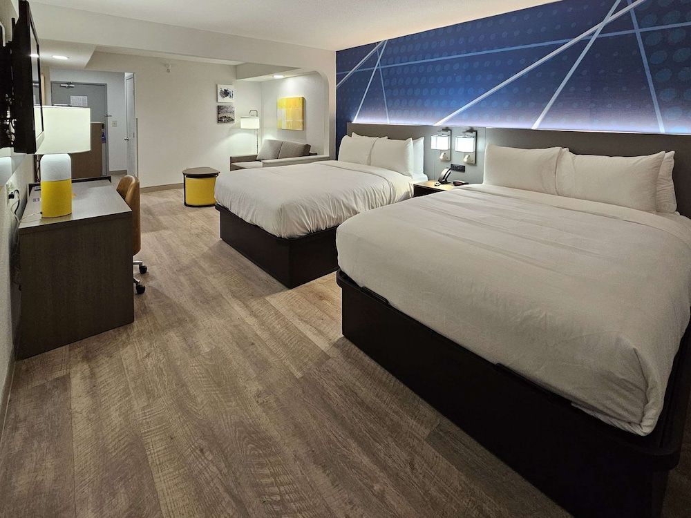Suite, 2 Queen Beds, Non Smoking