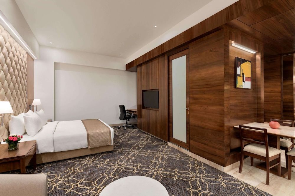 Junior Suite, 1 King Bed, Non Smoking