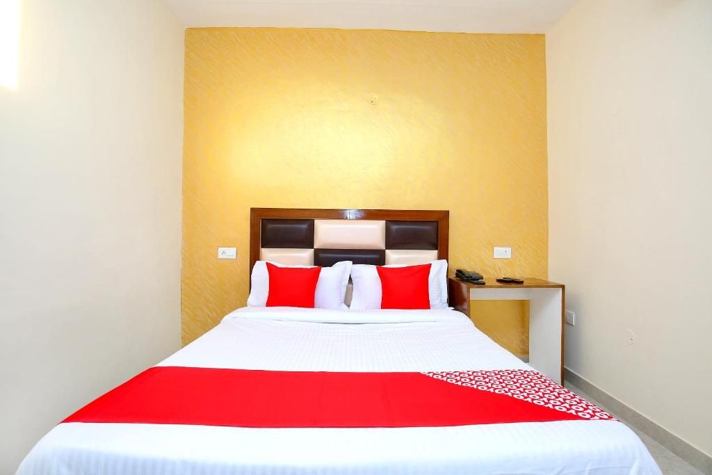OYO Flagship 40307 Mohali Blue Classic Triple Room 3